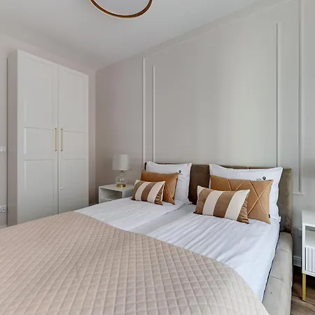 Magic Old Town With Parking By Lion * Danzica