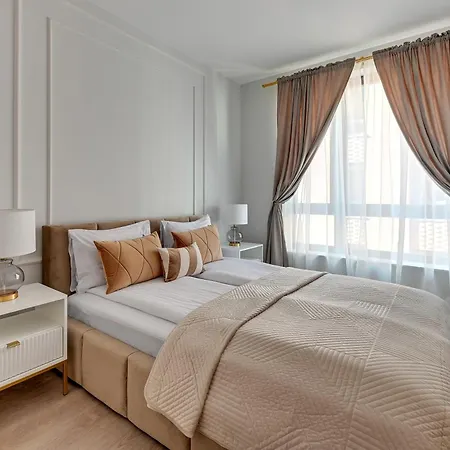 Magic Old Town With Parking By Lion