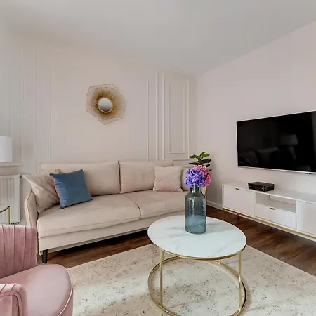 Magic Old Town With Parking By Lion