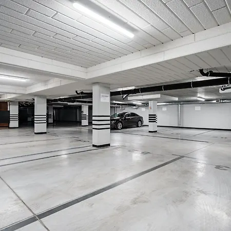 Magic Old Town With Parking By Lion