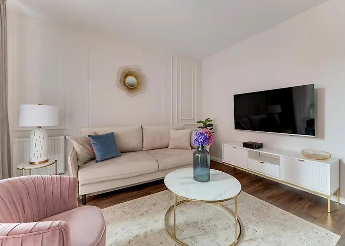 Magic Old Town With Parking By Lion